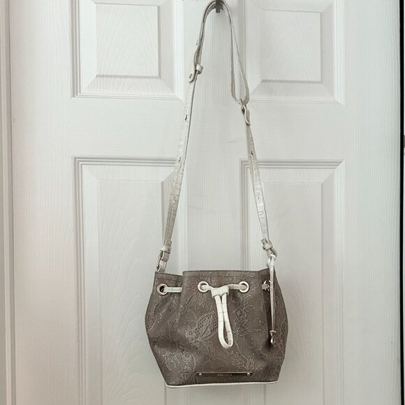 Brahmin Melinda Drawstring Floral Lace Bucket Bag Taupe Gray White Crossbody - Picture 16 of 16